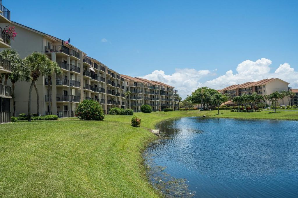 901 Seafarer Circle, Unit 306, Jupiter, FL 33477 Photo