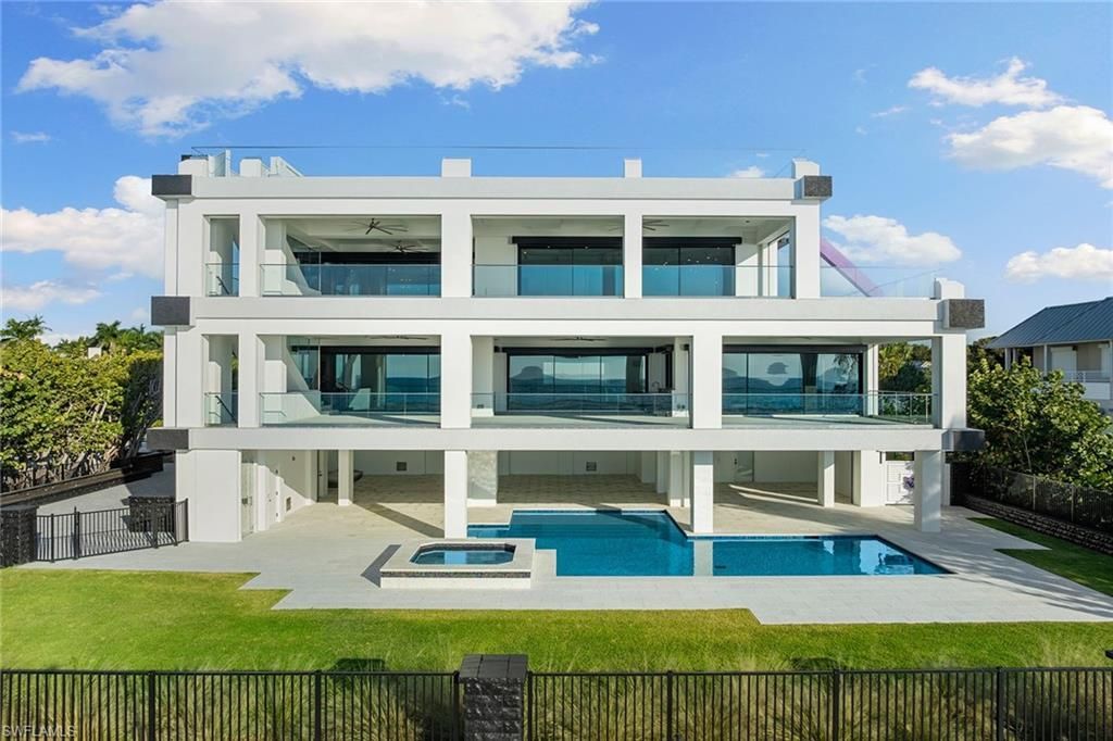 26 2nd Ave S, Naples, FL 34102 Photo