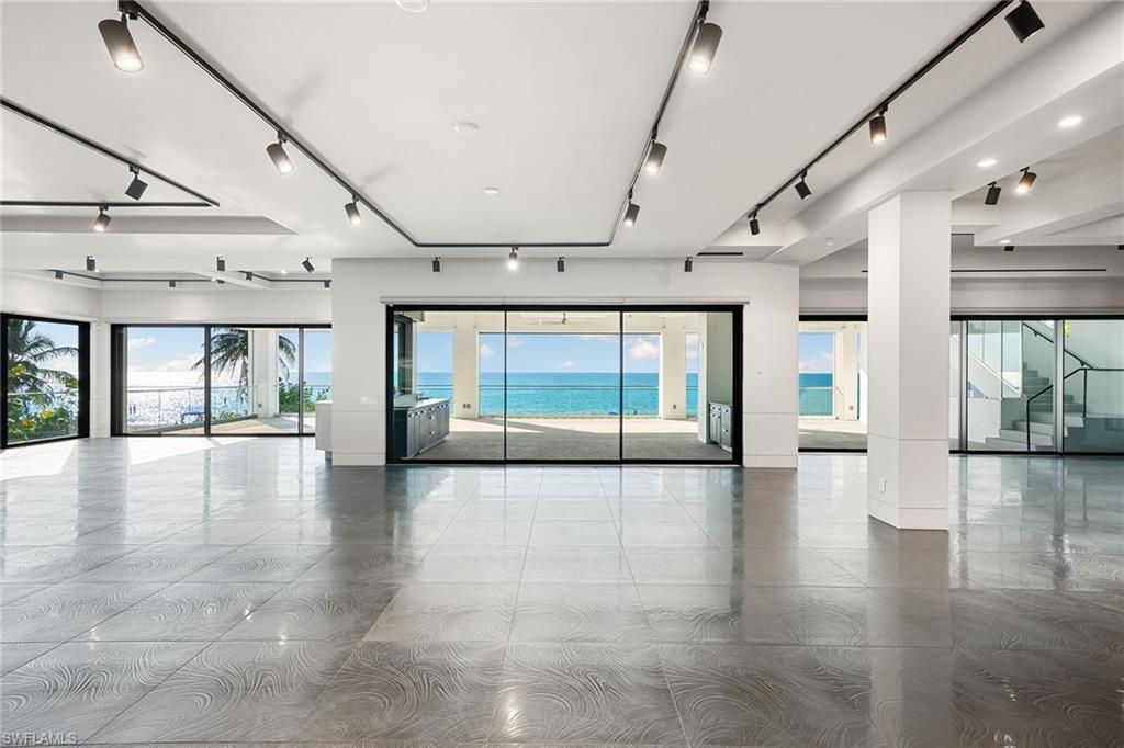 26 2nd Ave S, Naples, FL 34102 Photo