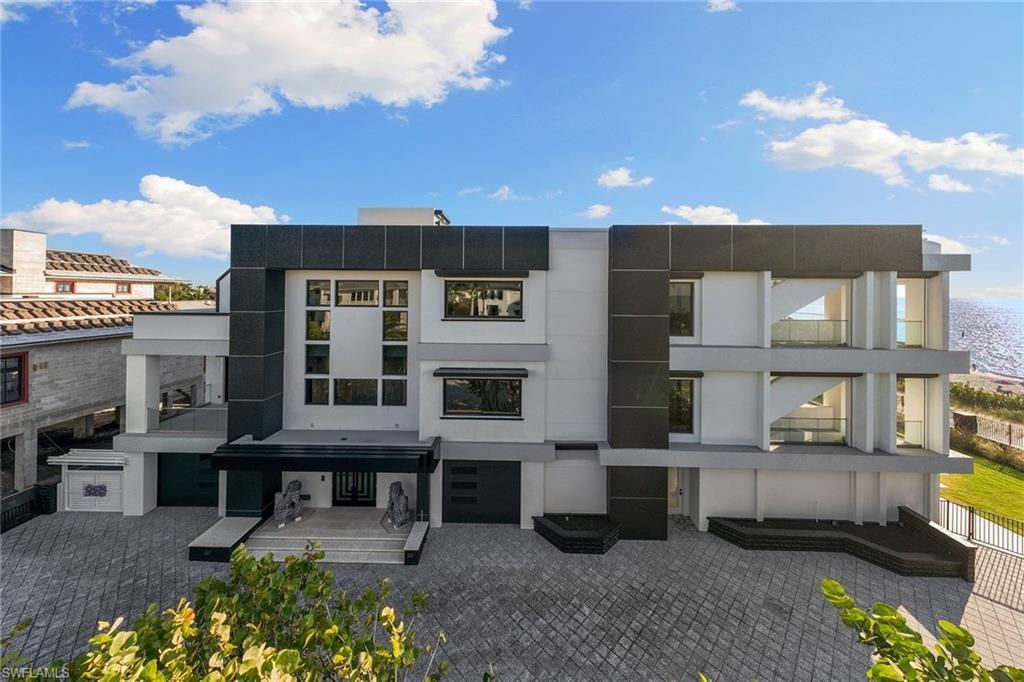 26 2nd Ave S, Naples, FL 34102 Photo