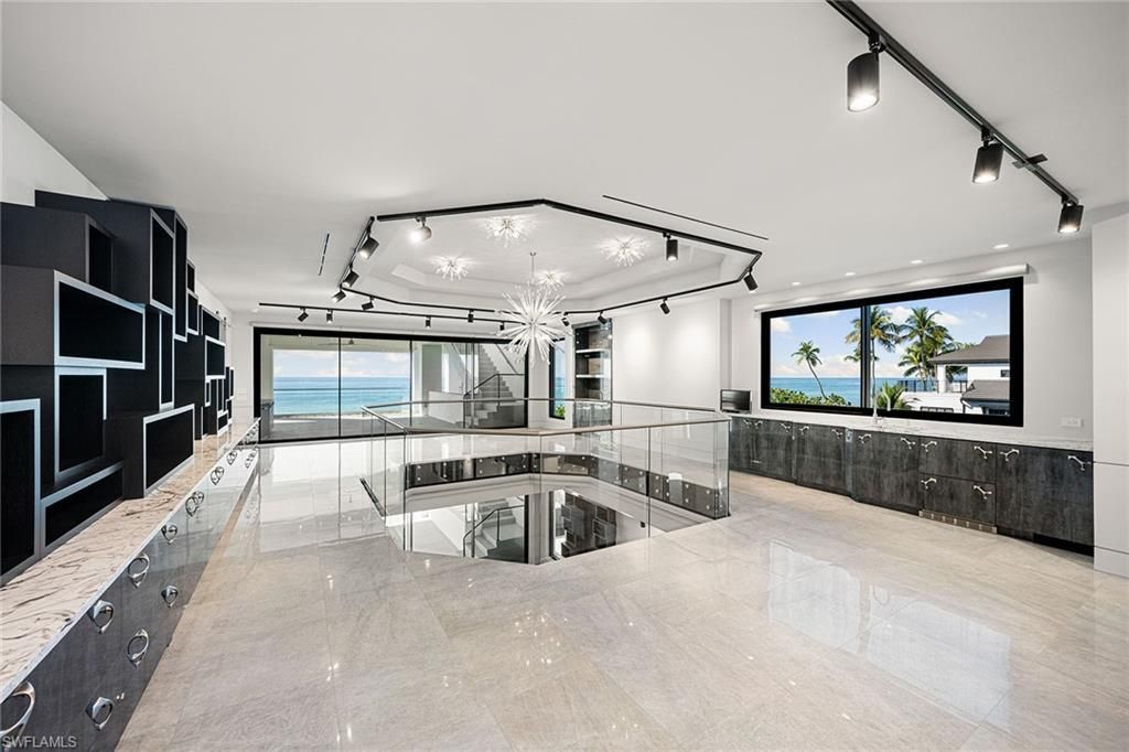 26 2nd Ave S, Naples, FL 34102 Photo