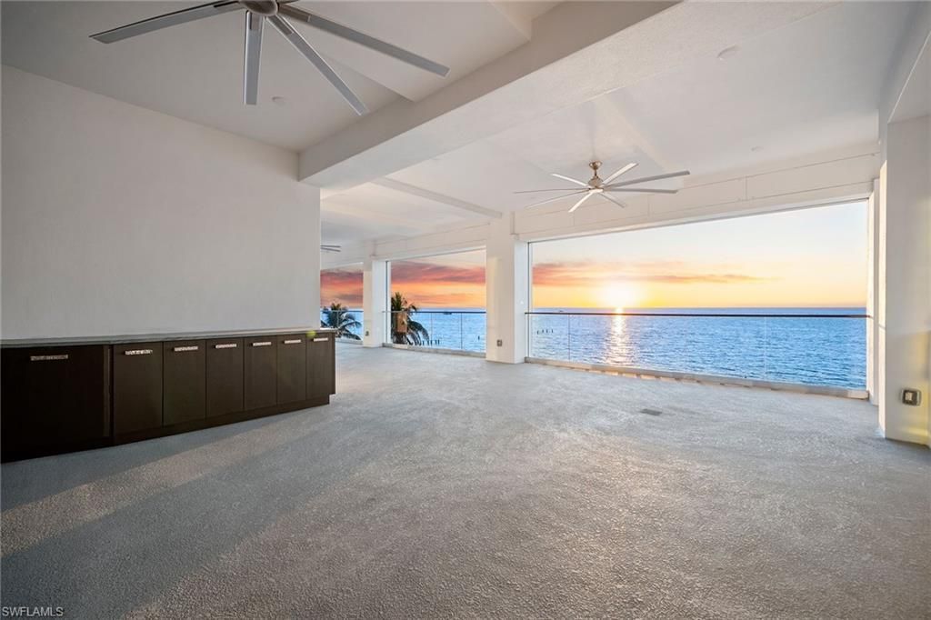 26 2nd Ave S, Naples, FL 34102 Photo