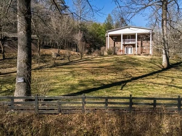 200 Mt. Liberty, Mccaysville, GA 30555