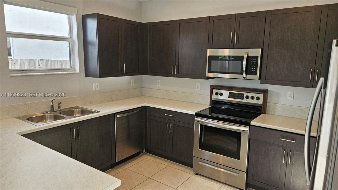 1433 SE 27th Ter, Homestead, FL 33035 Photo