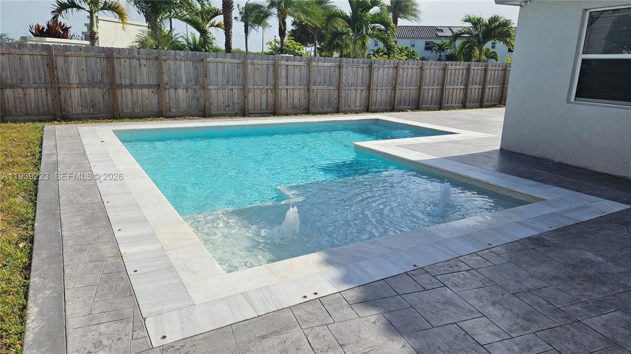 1433 SE 27th Ter, Homestead, FL 33035 Photo
