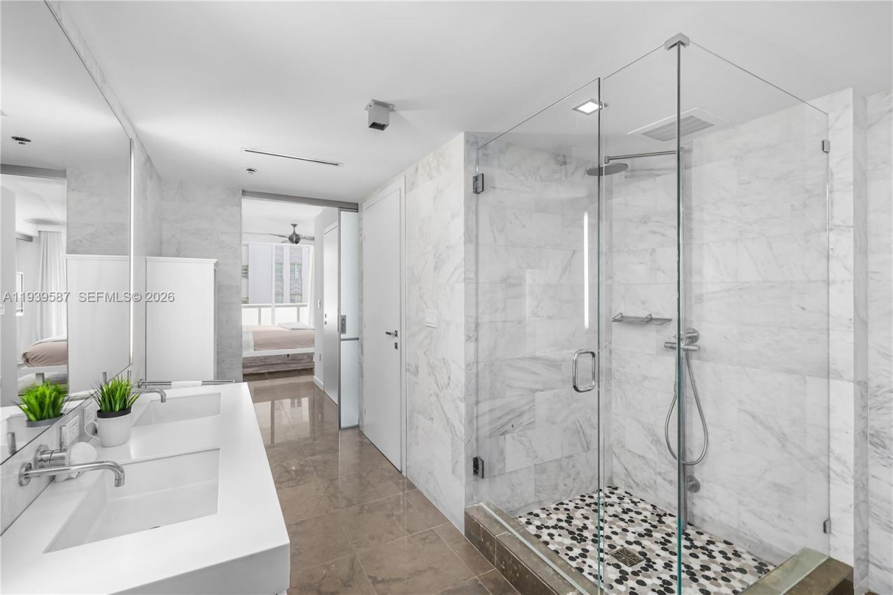 220 21st St , Unit 507, Miami Beach, FL 33139 Photo