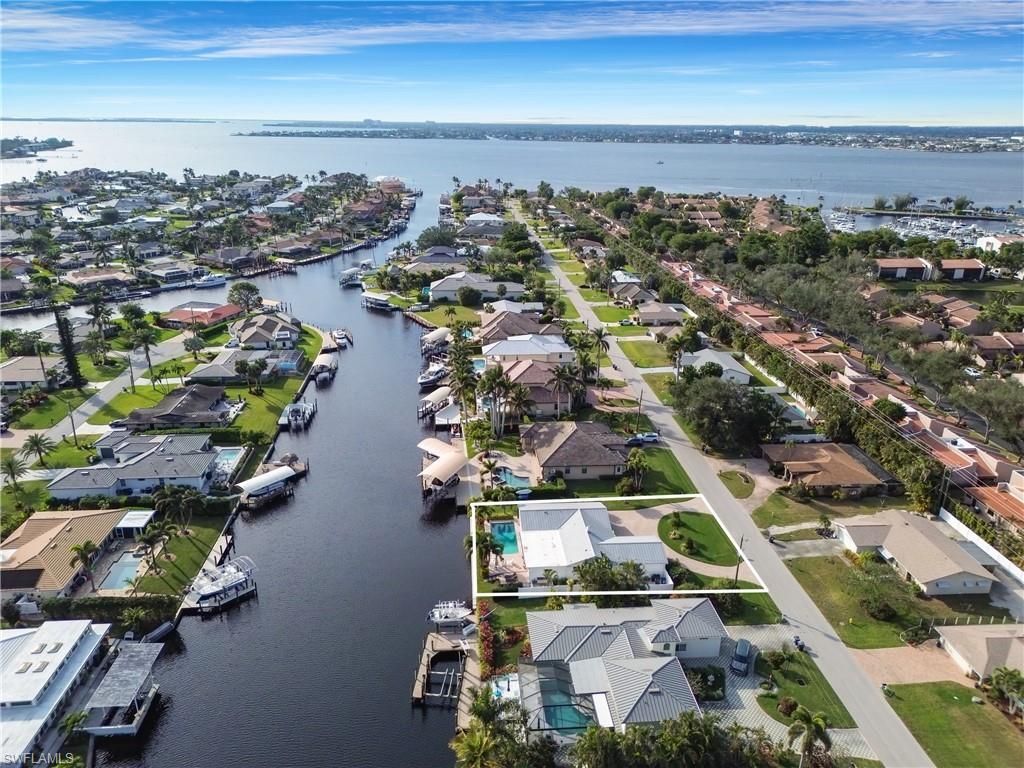 976 N Town And River Dr, Fort Myers, FL 33919 Photo