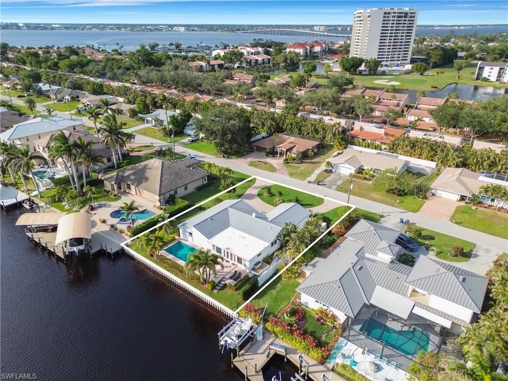 976 N Town And River Dr, Fort Myers, FL 33919 Photo