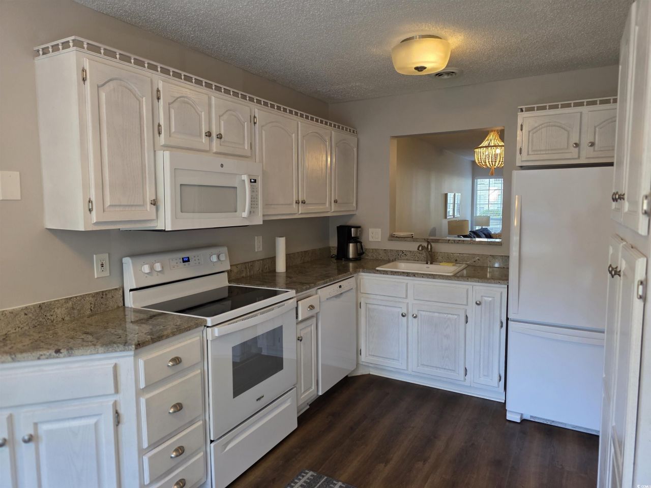 1637 Club Circle River Club Photo 7