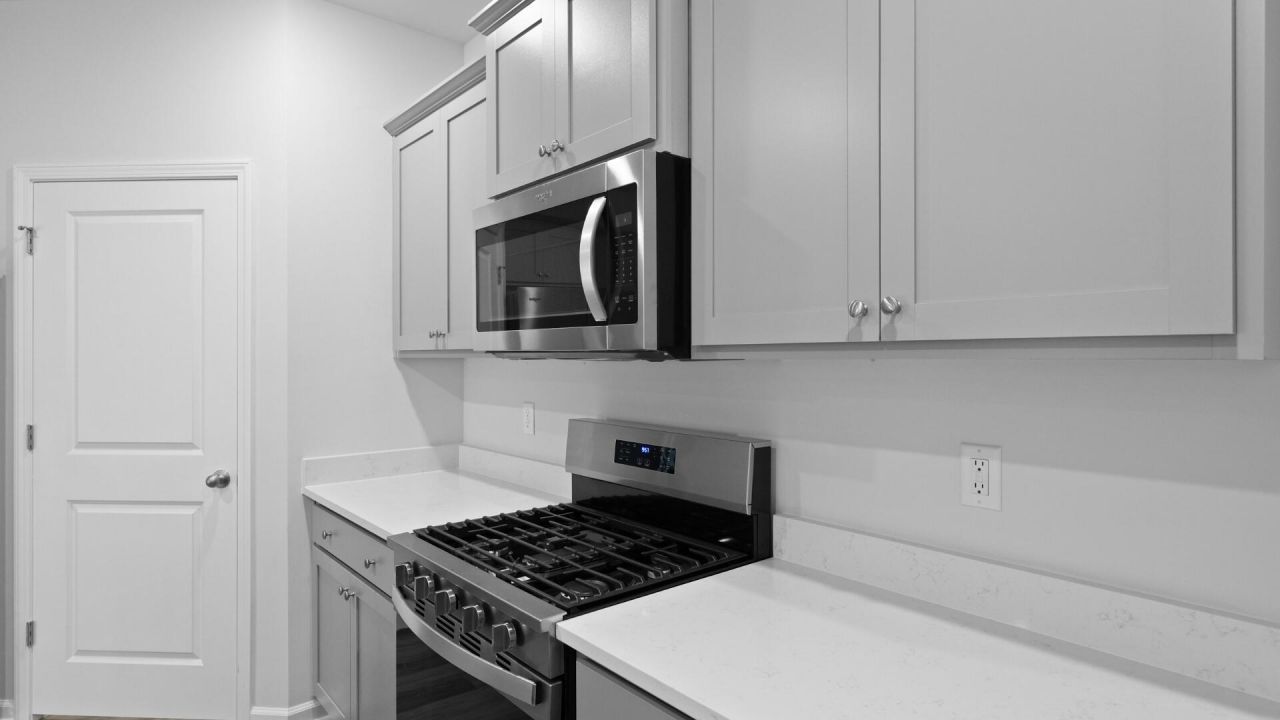 815 Crocus Street Photo 15