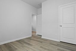 815 Crocus Street photo 4