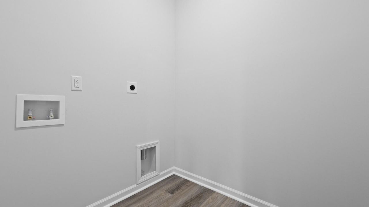 815 Crocus Street Photo 9