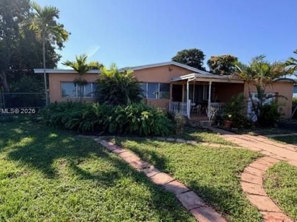1100 NE 110th St, Miami, FL 33161