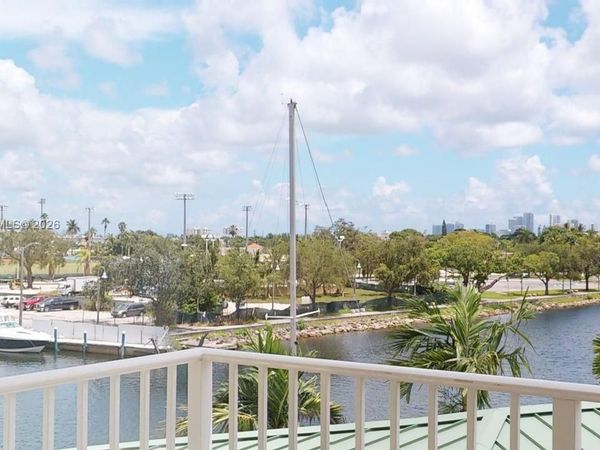 2415 NW 16th St Rd, Unit 410-1, Miami, FL 33125