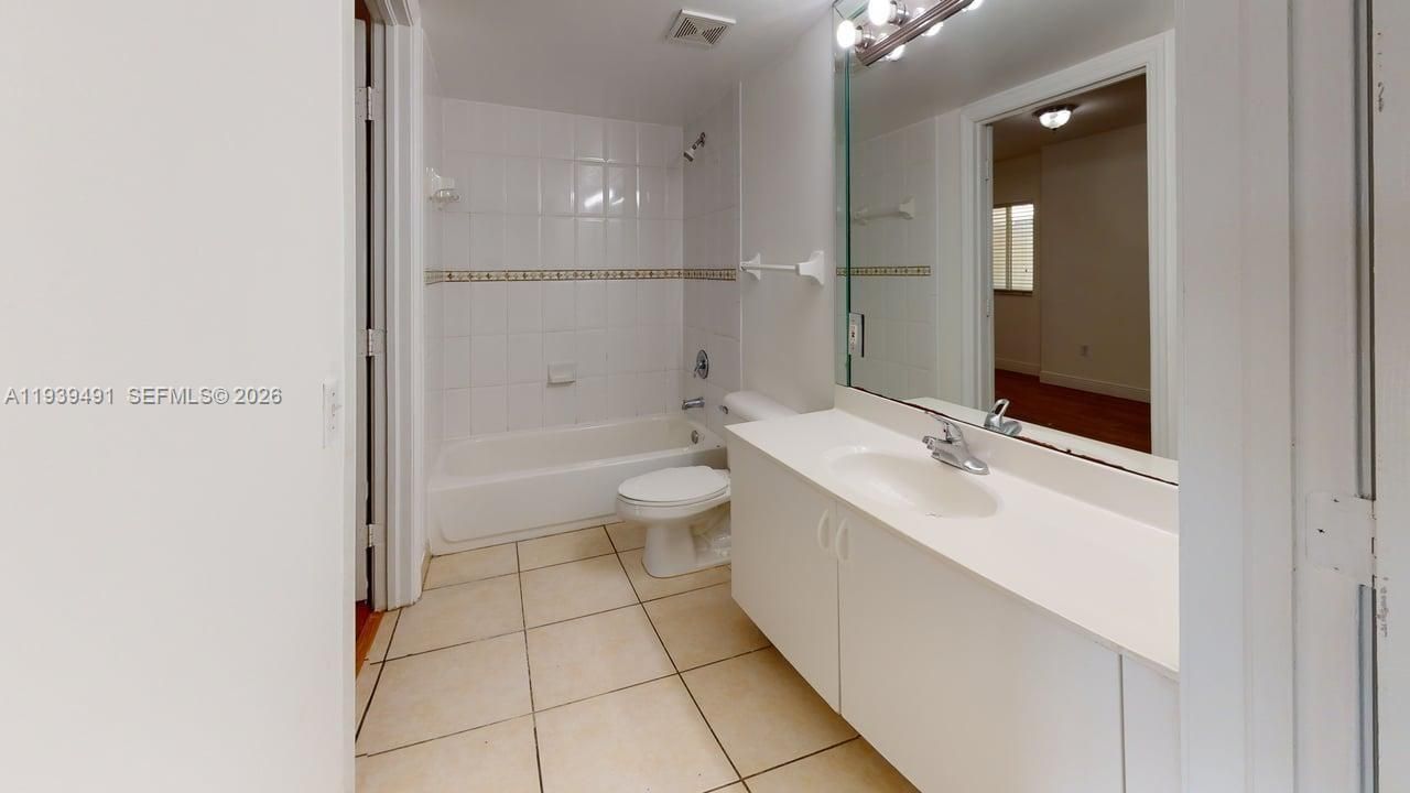 2415 NW 16th St Rd, Unit 410-1, Miami, FL 33125 Photo