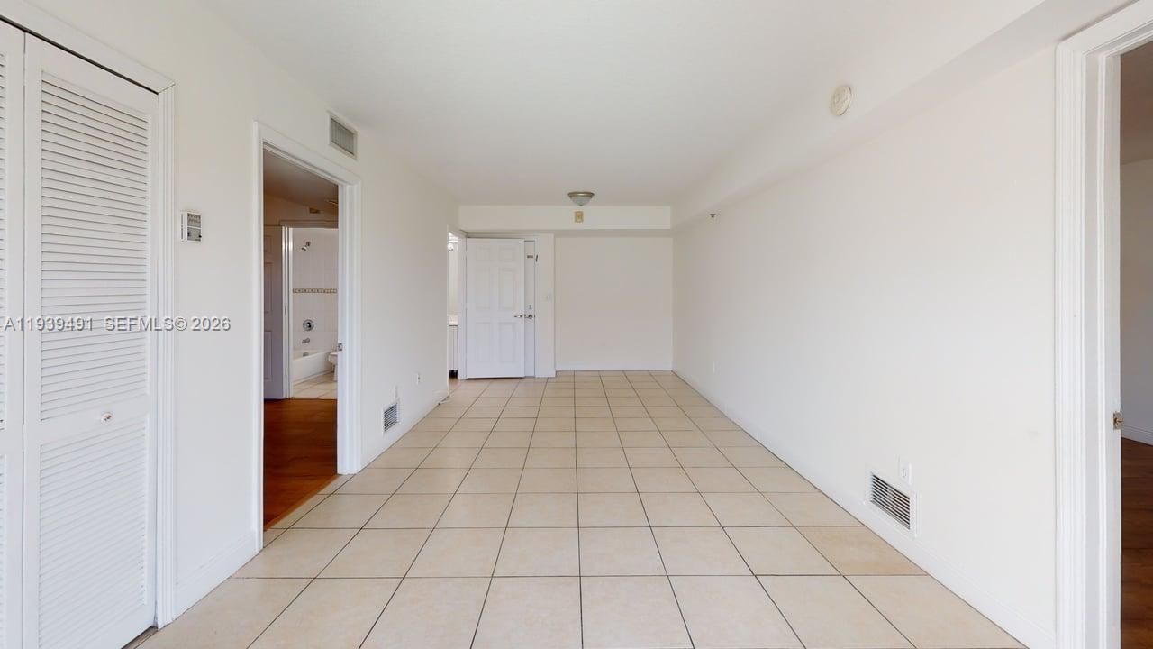 2415 NW 16th St Rd, Unit 410-1, Miami, FL 33125 Photo