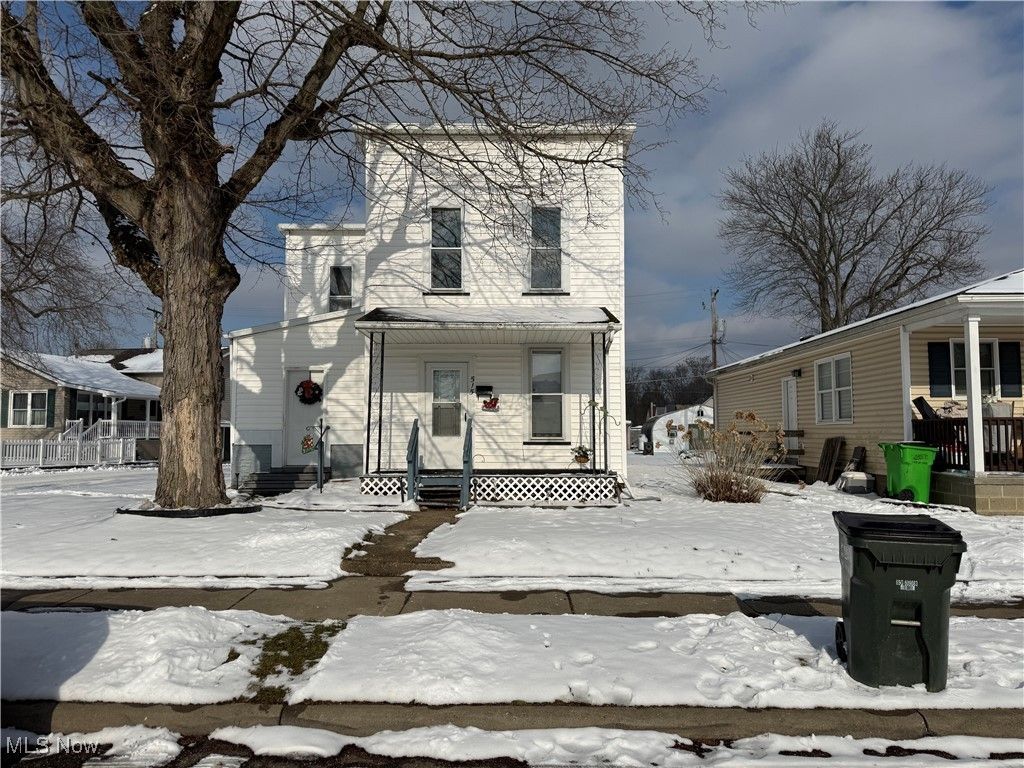 515 W 3rd Street, Uhrichsville, OH 44683 Main Photo