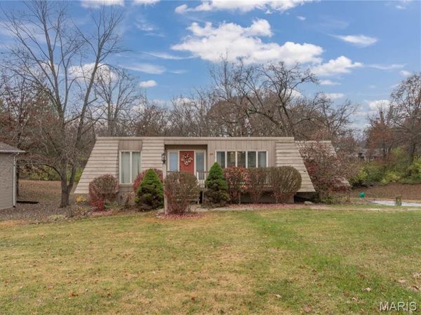149 Rue Grand Drive, Lake St Louis, MO 63367