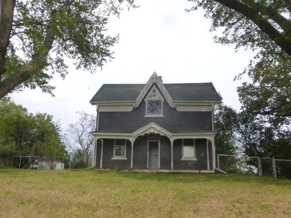 103 N Oak St, Anamosa, IA 52205