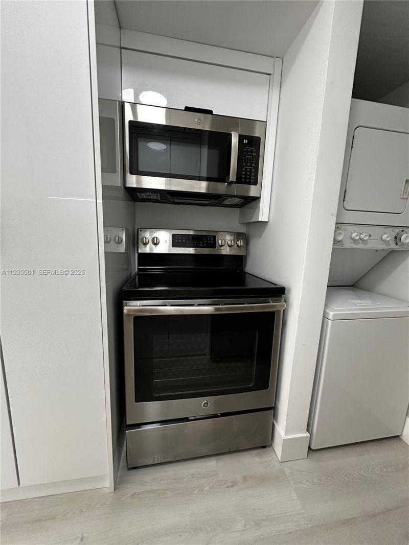 5055 NW 7th St, Unit 801, Miami, FL 33126 Photo