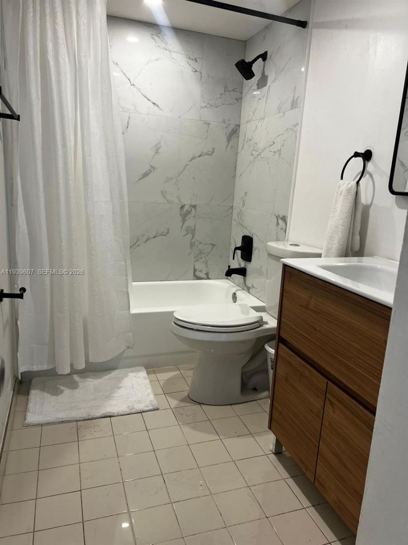 2727 NW 17th Ter, Unit 404, Miami, FL 33125 Photo