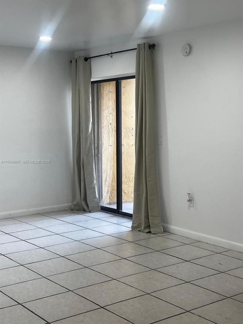 2727 NW 17th Ter, Unit 404, Miami, FL 33125 Photo