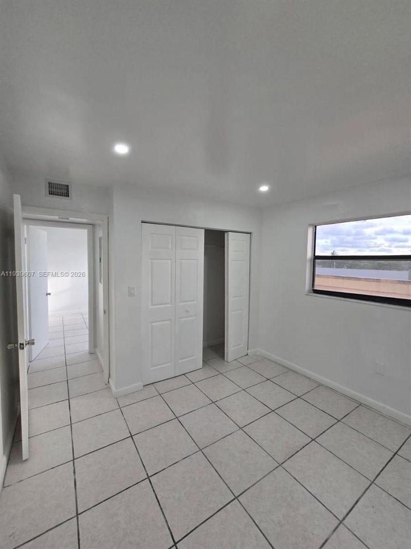 2727 NW 17th Ter, Unit 404, Miami, FL 33125 Photo