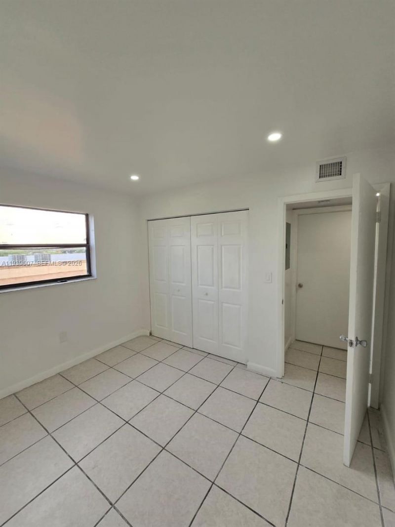 2727 NW 17th Ter, Unit 404, Miami, FL 33125 Photo