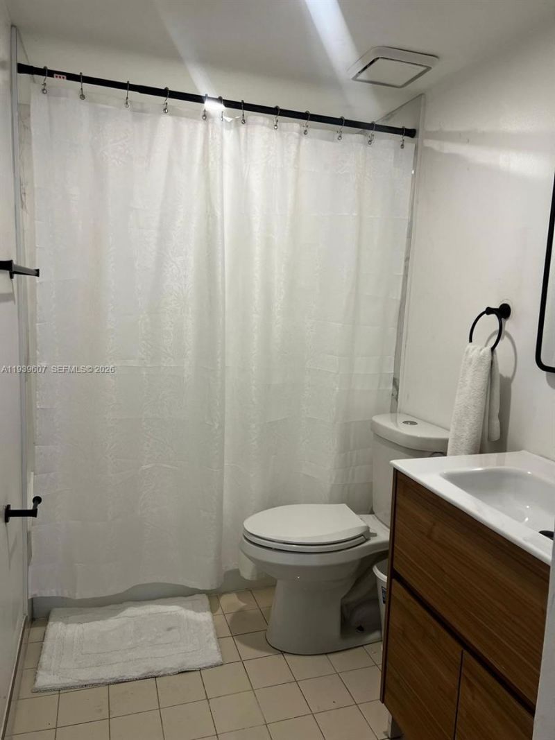 2727 NW 17th Ter, Unit 404, Miami, FL 33125 Photo