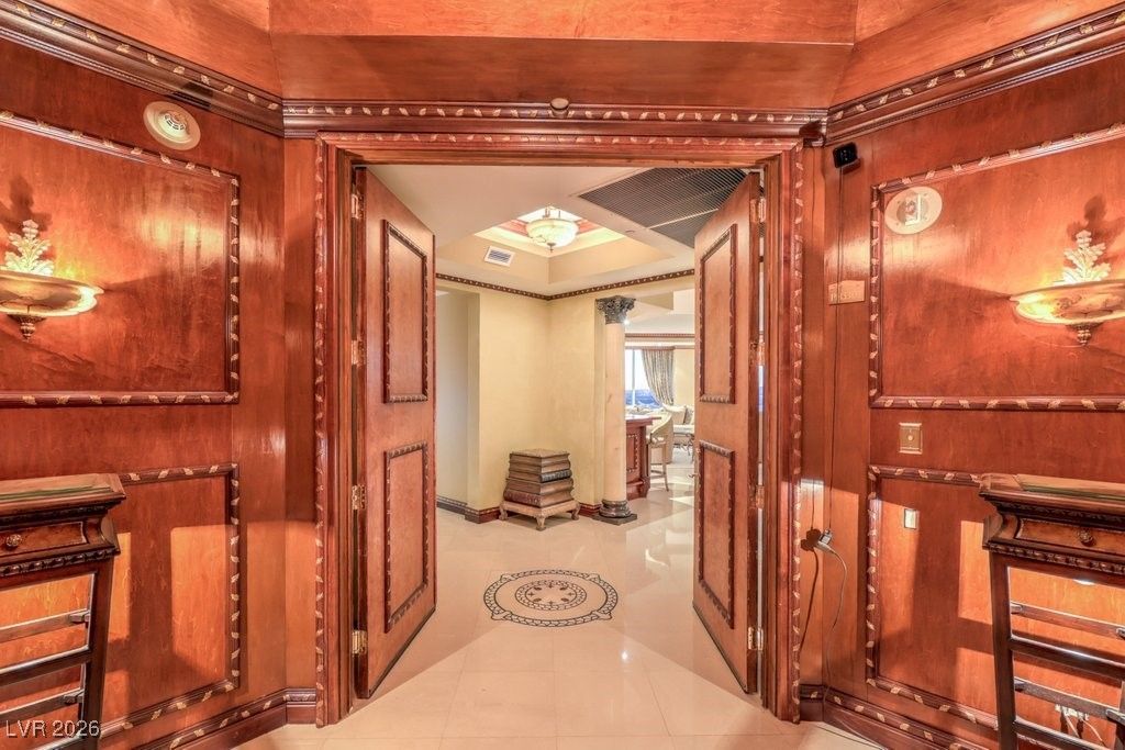 2877 Paradise Road, Las Vegas, NV 89109