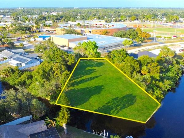 941 Iris DR , NORTH FORT MYERS, FL 33903