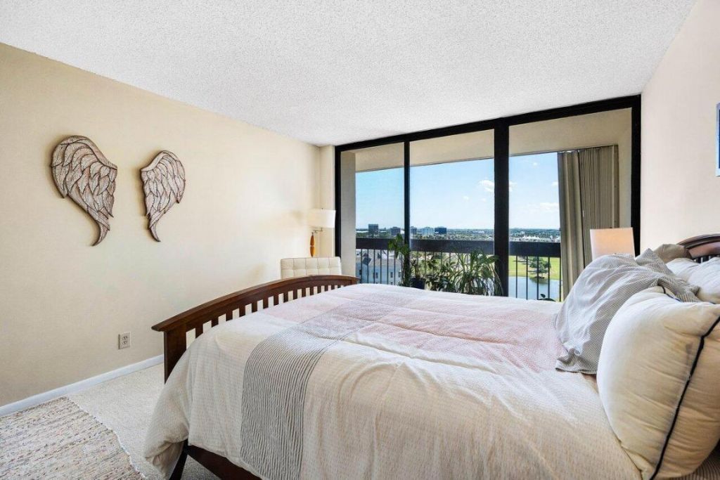 2400 Presidential Way, Unit 1505, West Palm Beach, FL 33401 Photo