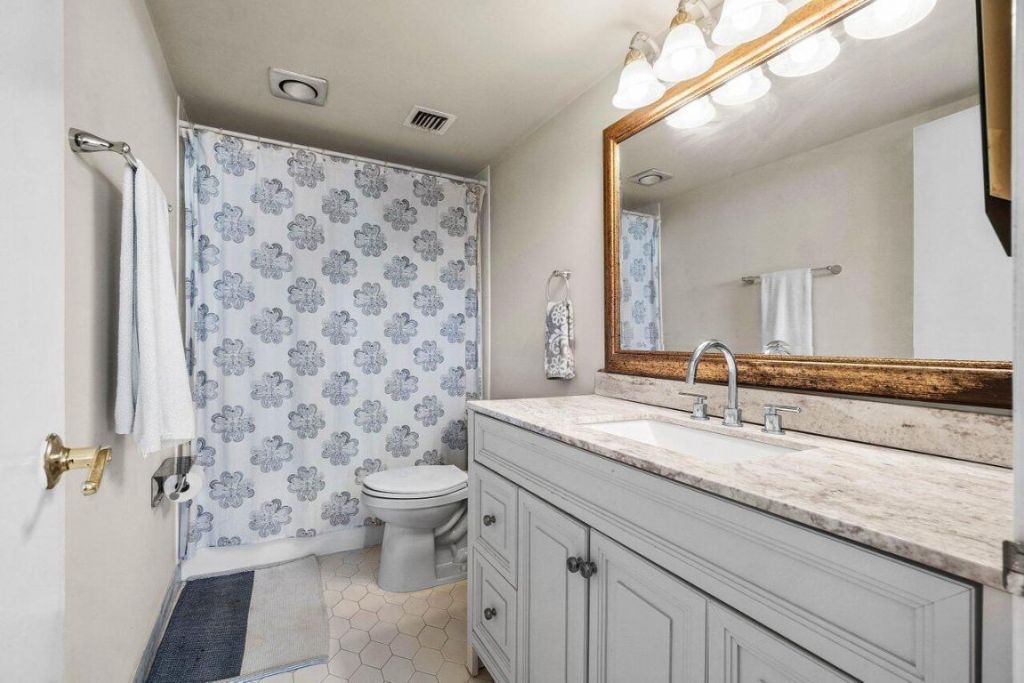 2400 Presidential Way, Unit 1505, West Palm Beach, FL 33401 Photo