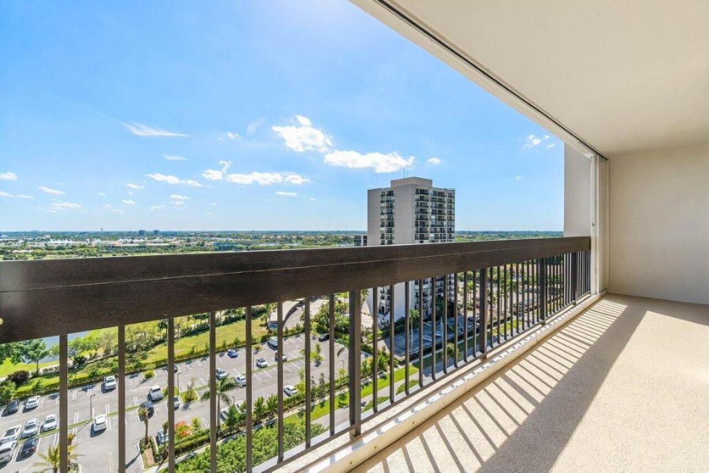 2400 Presidential Way, Unit 1505, West Palm Beach, FL 33401 Photo