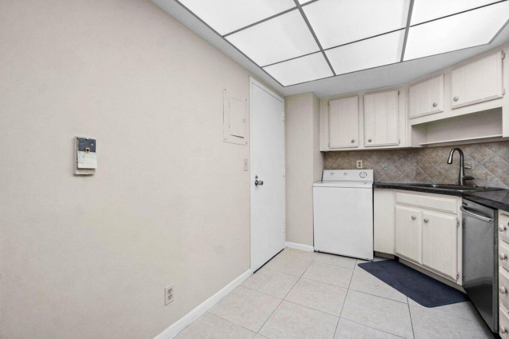 2400 Presidential Way, Unit 1505, West Palm Beach, FL 33401 Photo