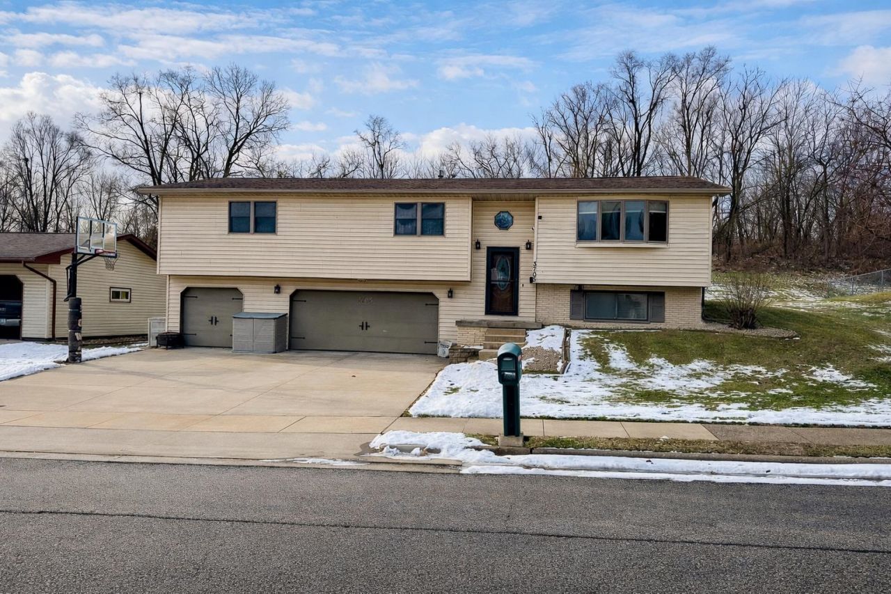 3705 Aerostar Drive, Dubuque, IA 52001 Main Photo