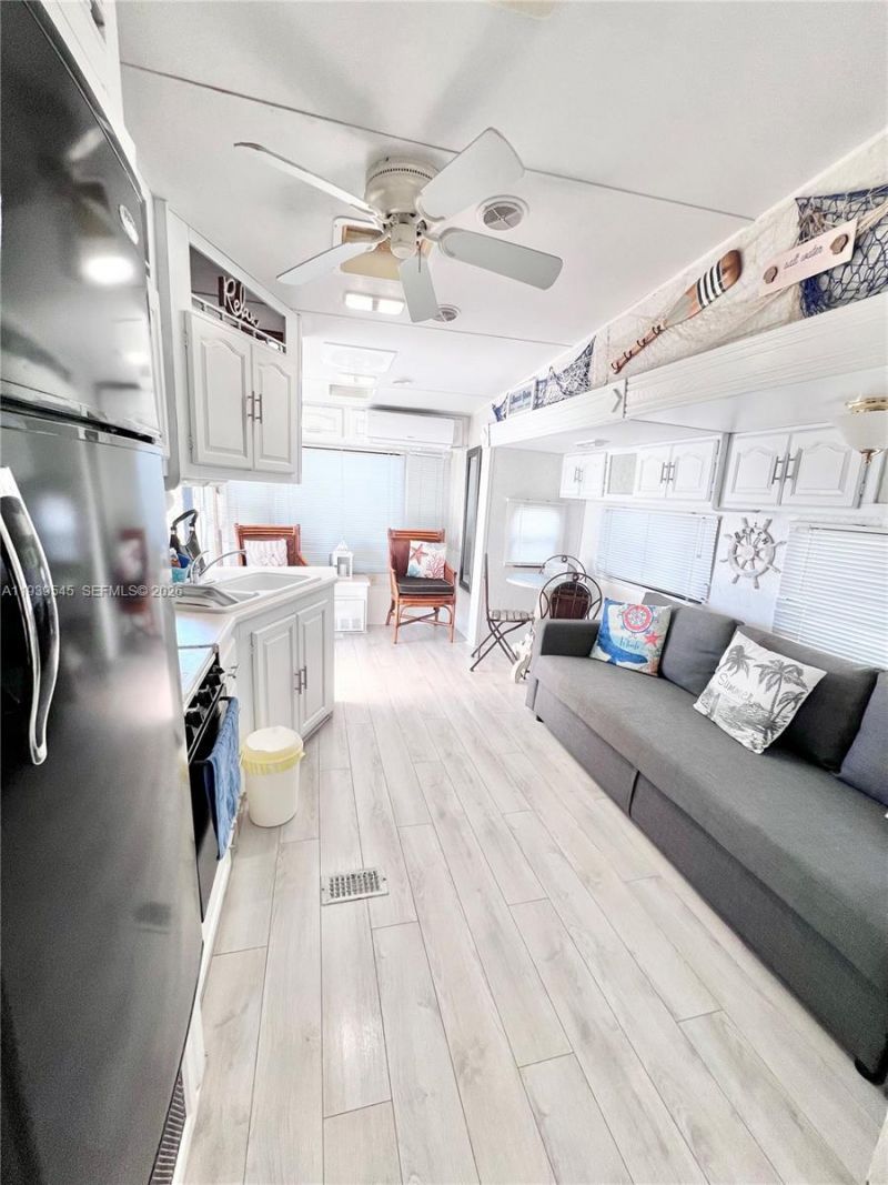 325 Calusa St , Unit 5, Key Largo, FL 33037 Photo