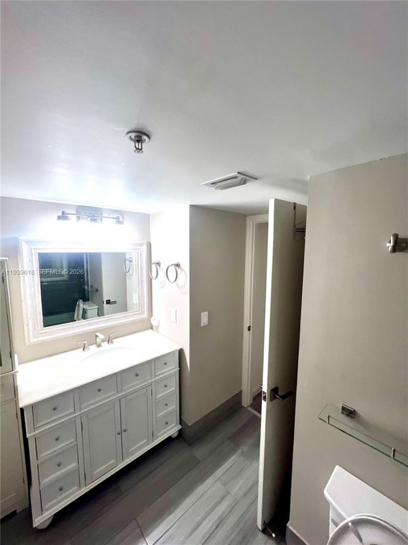 2711 Ocean Club Blvd, Unit 207, Hollywood, FL 33019 Photo