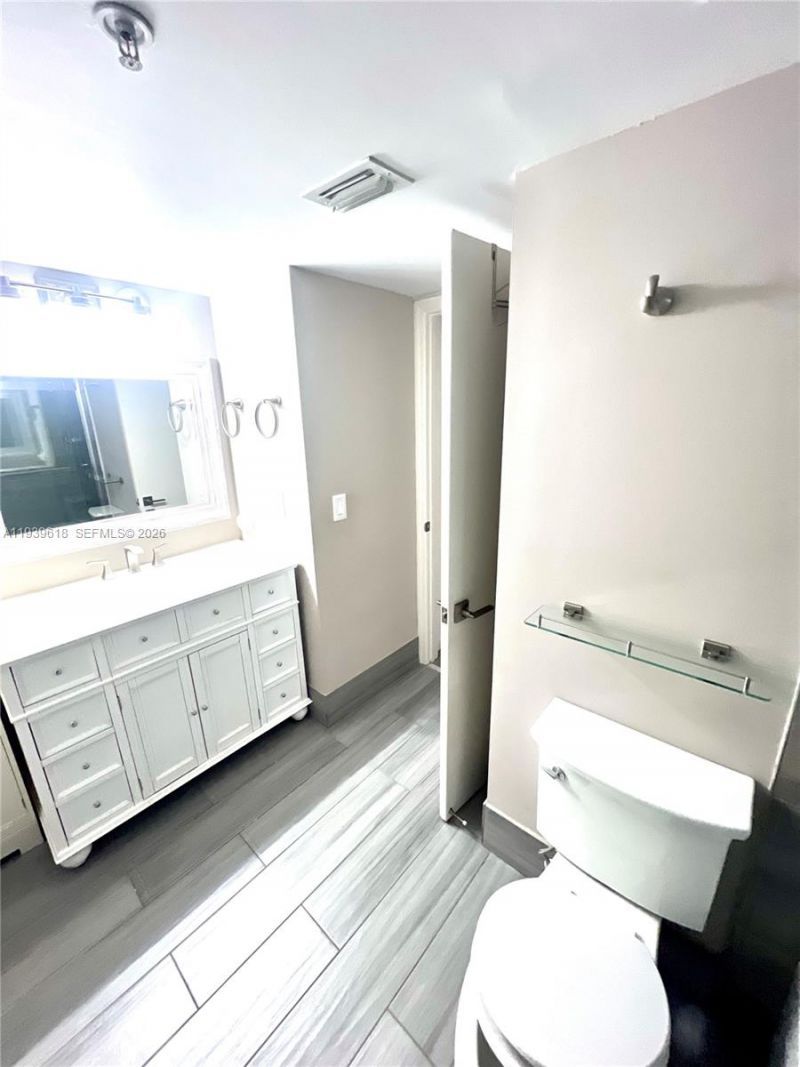 2711 Ocean Club Blvd, Unit 207, Hollywood, FL 33019 Photo