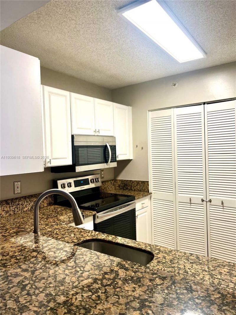 2711 Ocean Club Blvd, Unit 207, Hollywood, FL 33019 Photo