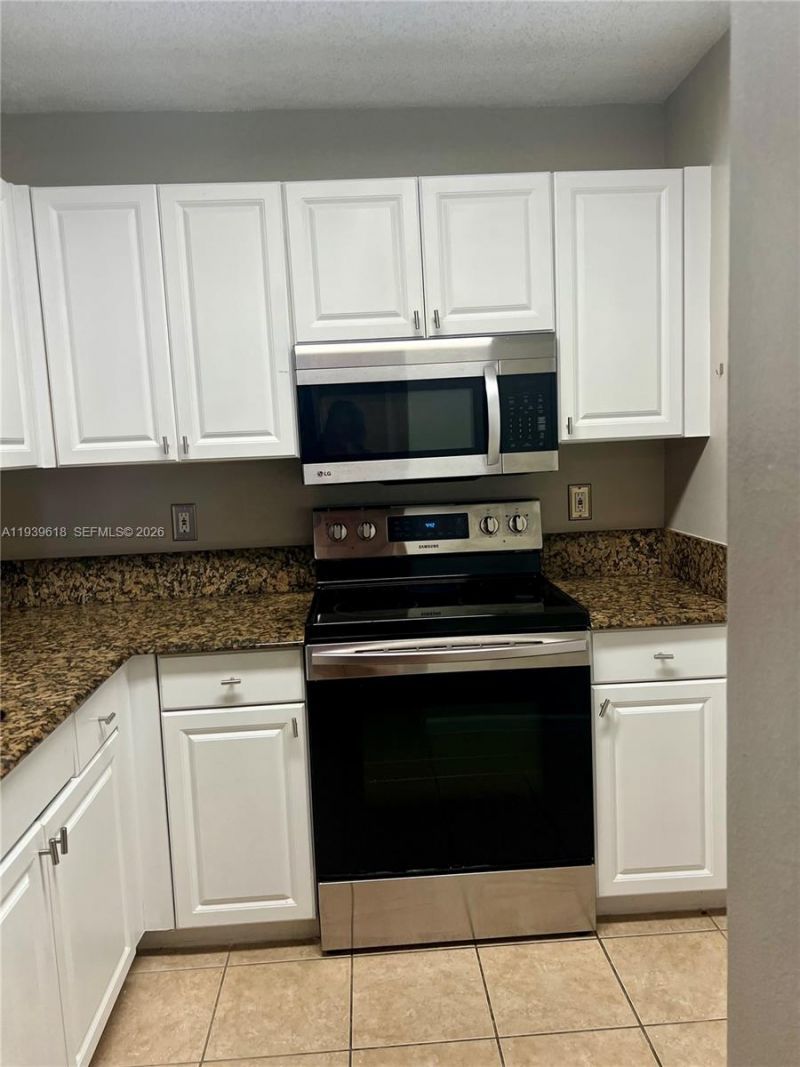 2711 Ocean Club Blvd, Unit 207, Hollywood, FL 33019 Photo