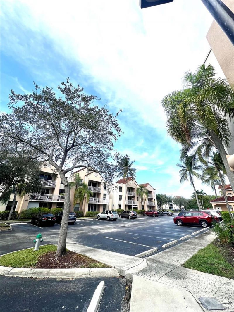 2711 Ocean Club Blvd, Unit 207, Hollywood, FL 33019 Photo