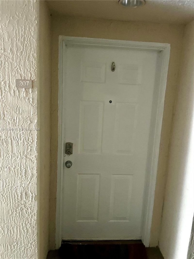 2711 Ocean Club Blvd, Unit 207, Hollywood, FL 33019 Photo