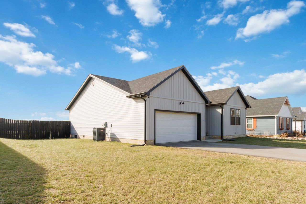 111 Dean Drive, Harrodsburg, KY 40330 Main Photo