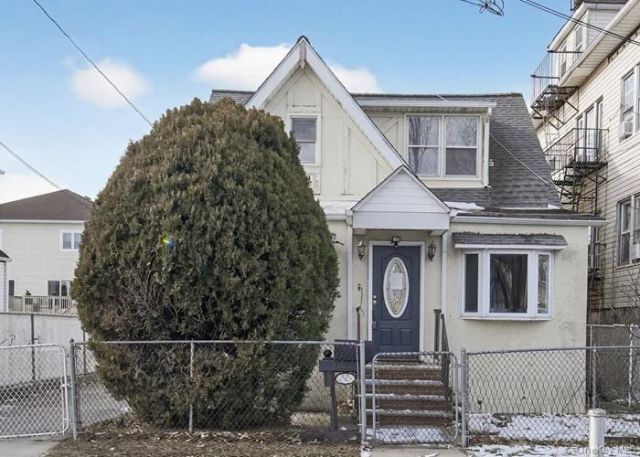 40 Mclaughlin Street, Staten Island, NY 10305 Main Photo