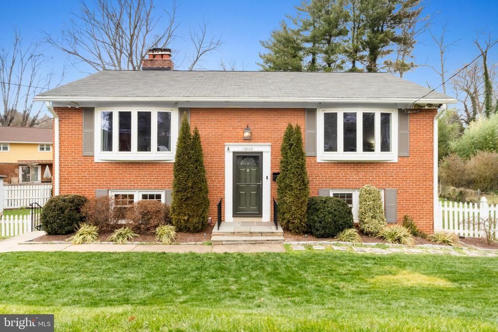 10600 Springmann Drive, Fairfax, VA 22030 Main Photo