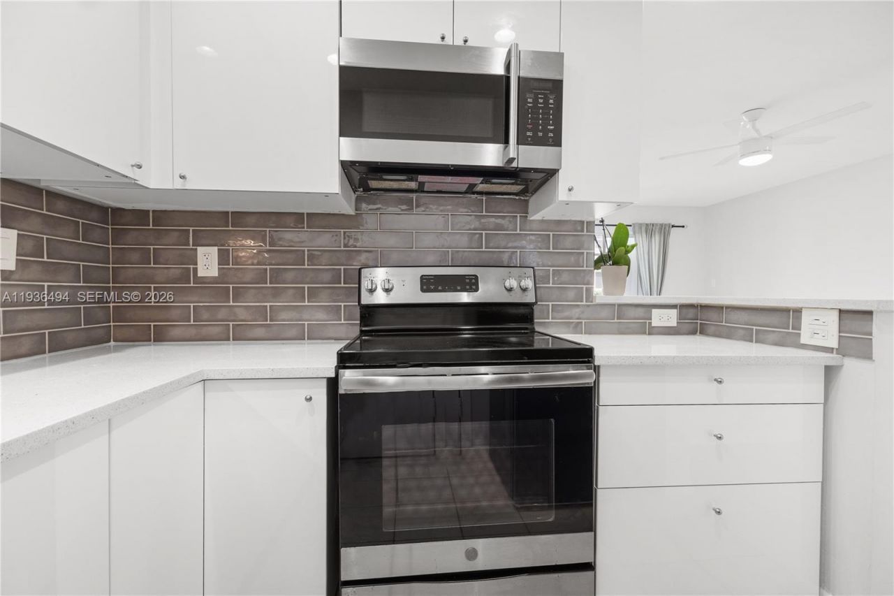 3040 NE 16th Ave , Unit 104, Oakland Park, FL 33334 Photo