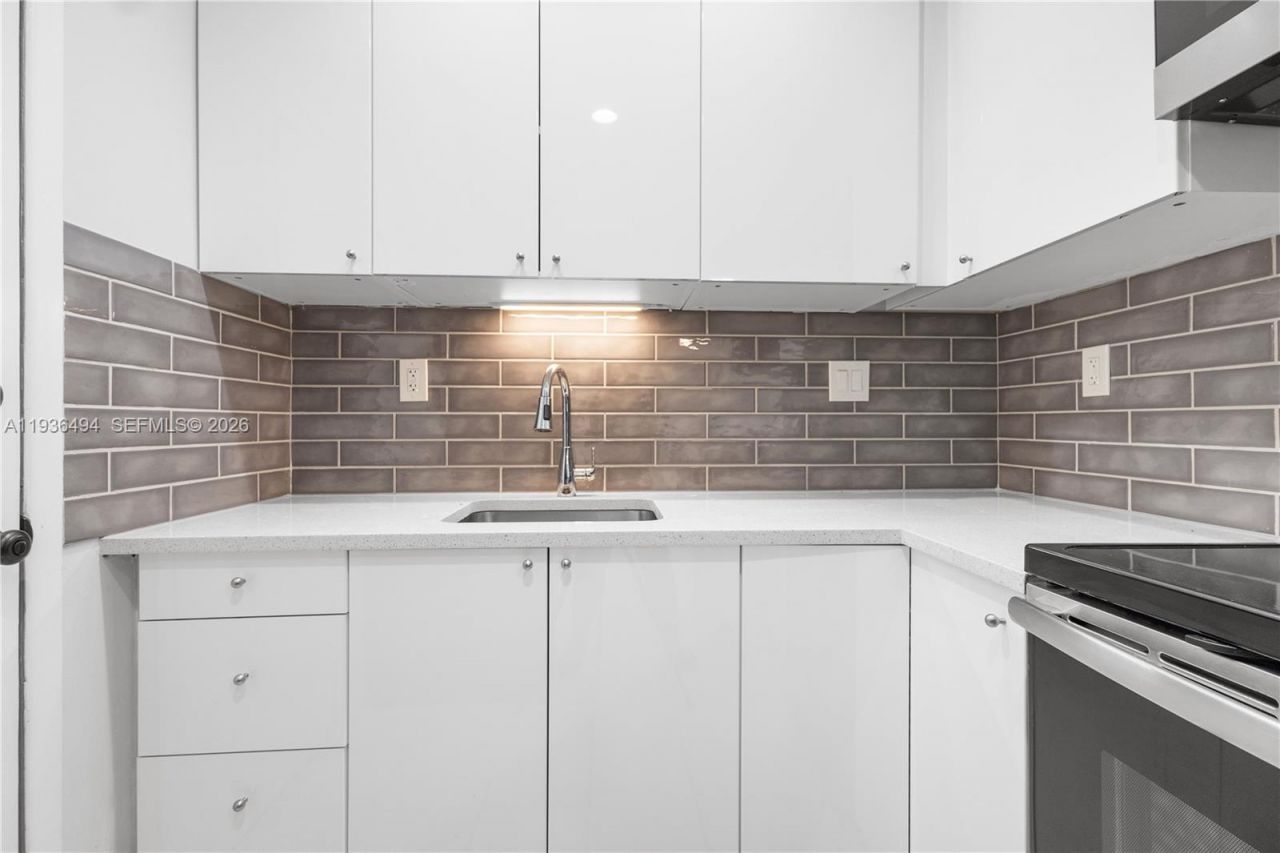 3040 NE 16th Ave , Unit 104, Oakland Park, FL 33334 Photo