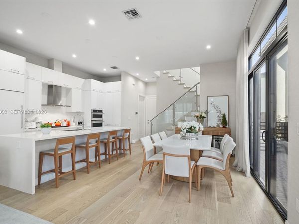 8144 NW 43rd St, Doral, FL 33166