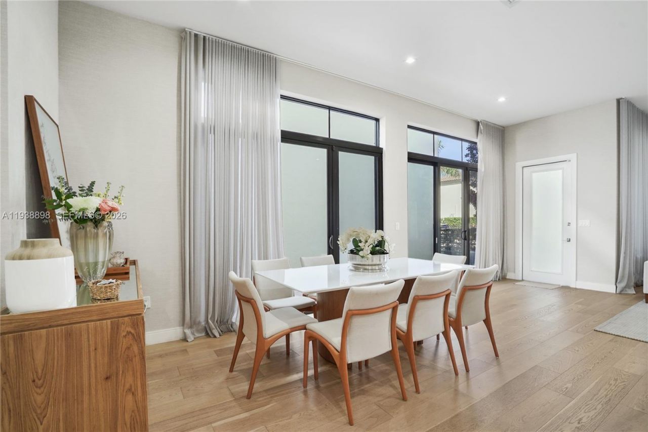 8144 NW 43rd St, Doral, FL 33166 Photo